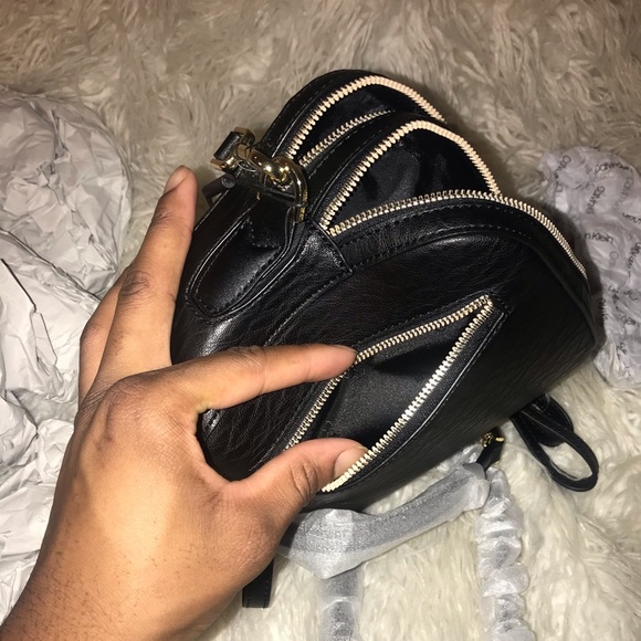 Calvin Klein North South Crossbody - Picture 4 of 4